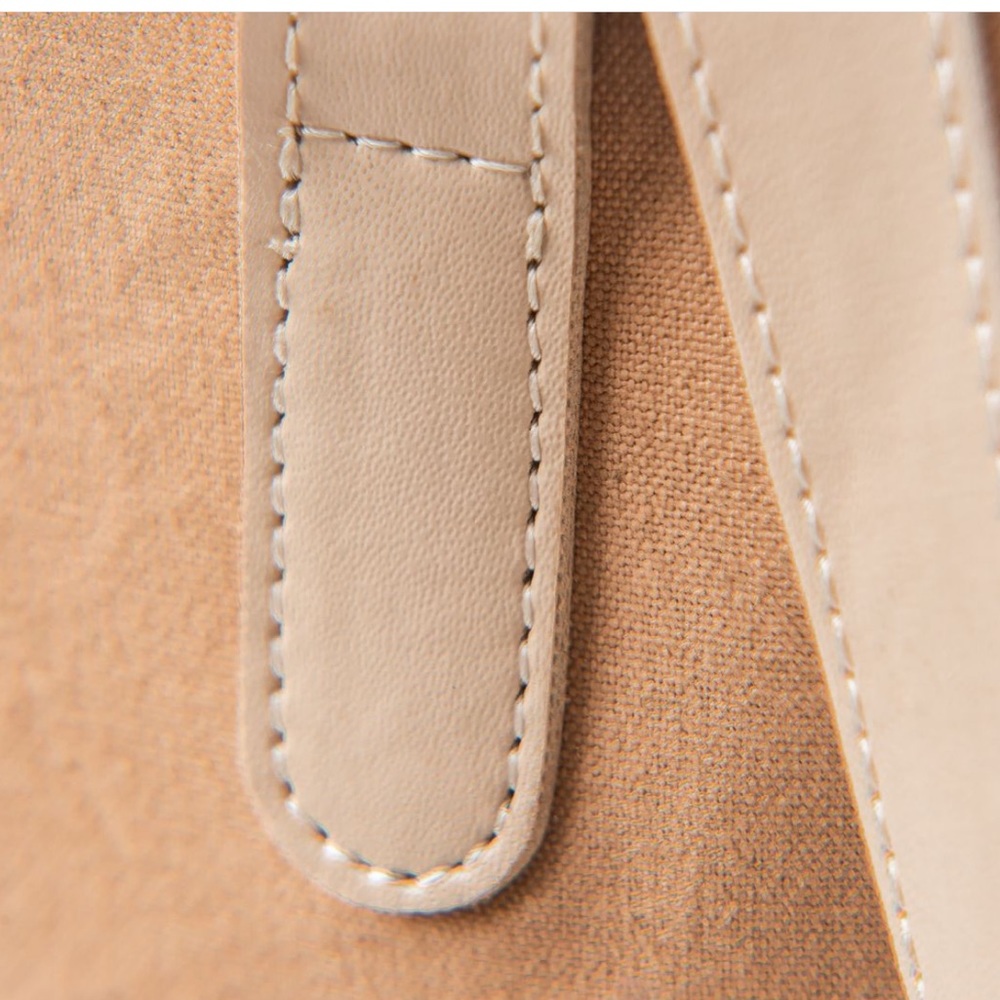 Everyday Tote in Almond 🤎 - Picture 3 of 9